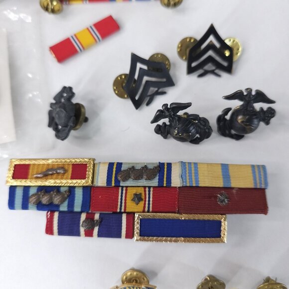 Military Insignia Lot Pins Ribbons Badges Patches US Army Marine Corps Air Medal - Picture 7 of 7